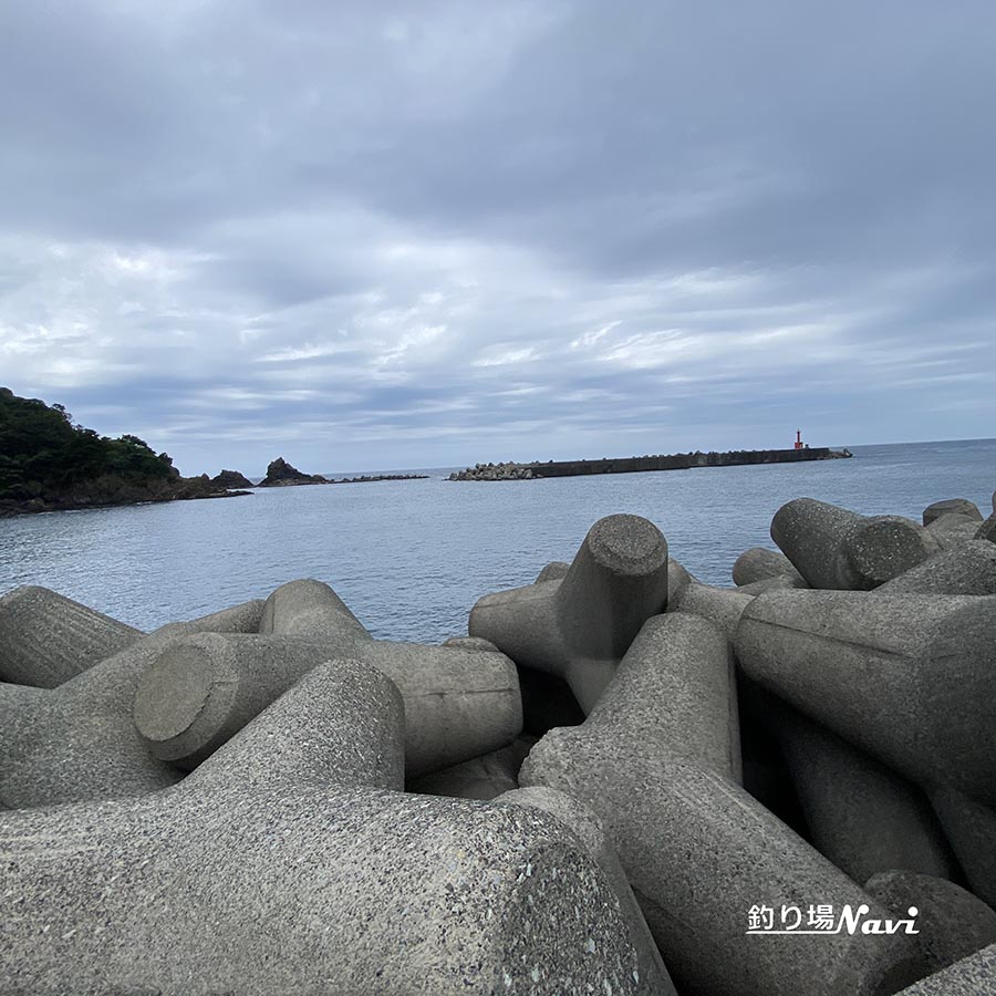 浜坂漁港西波止（赤灯台）｜釣り場Navi - 北近畿版