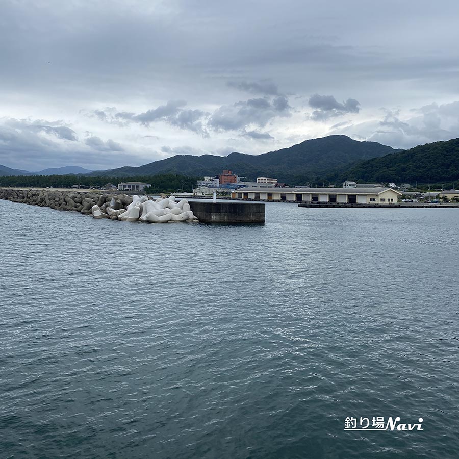 浜坂漁港西波止（赤灯台）｜釣り場Navi - 北近畿版